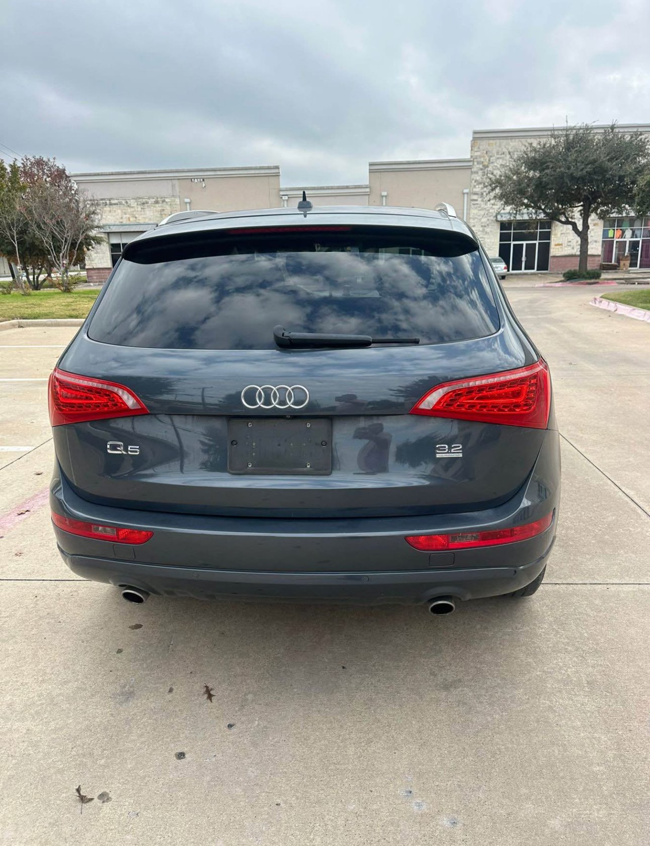 2009 Audi Q5 . 3 . 2 Quattro Premium Sport Utility 4D