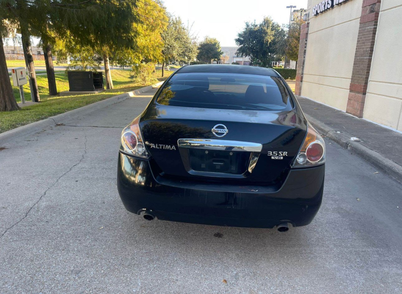 2012 Nissan Altima . 3 . 5 SR Sedan 4D