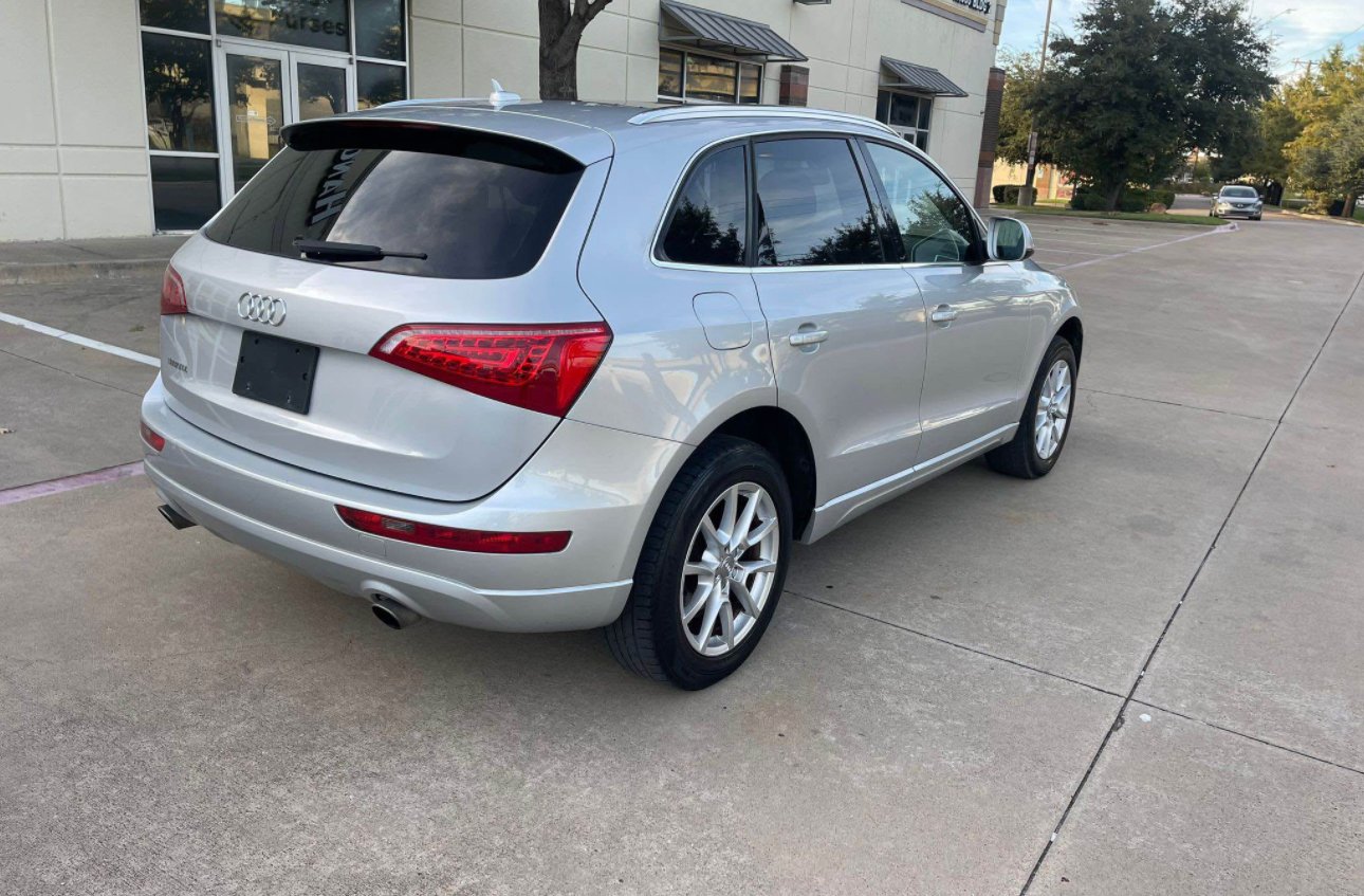 2010 Audi Q5 . 3 . 2 Quattro Premium Sport Utility 4D