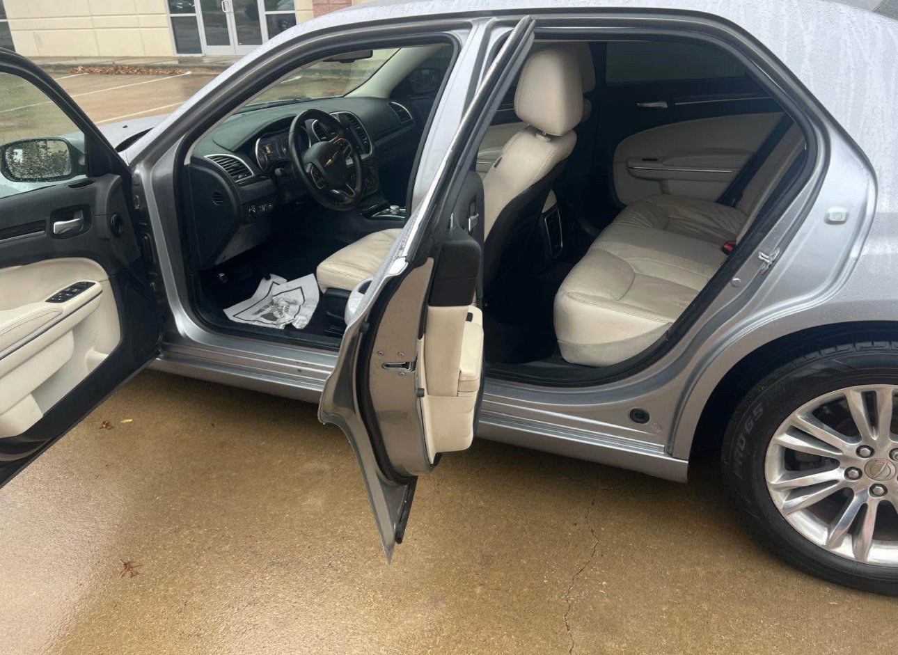 2017 Chrysler 300 . 300 Limited Sedan 4D